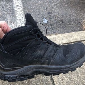 Size 11 men’s Salomon forces mid
